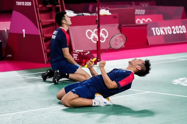 In 2021, at the 2020 Tokyo Olympics, he and his partner Lee Yang defeated the 2018 World Champions' Li Junhui and Liu Yuchen in the men's doubles final. 李洋王其麟贏得2020東京奧運羽球男雙冠軍